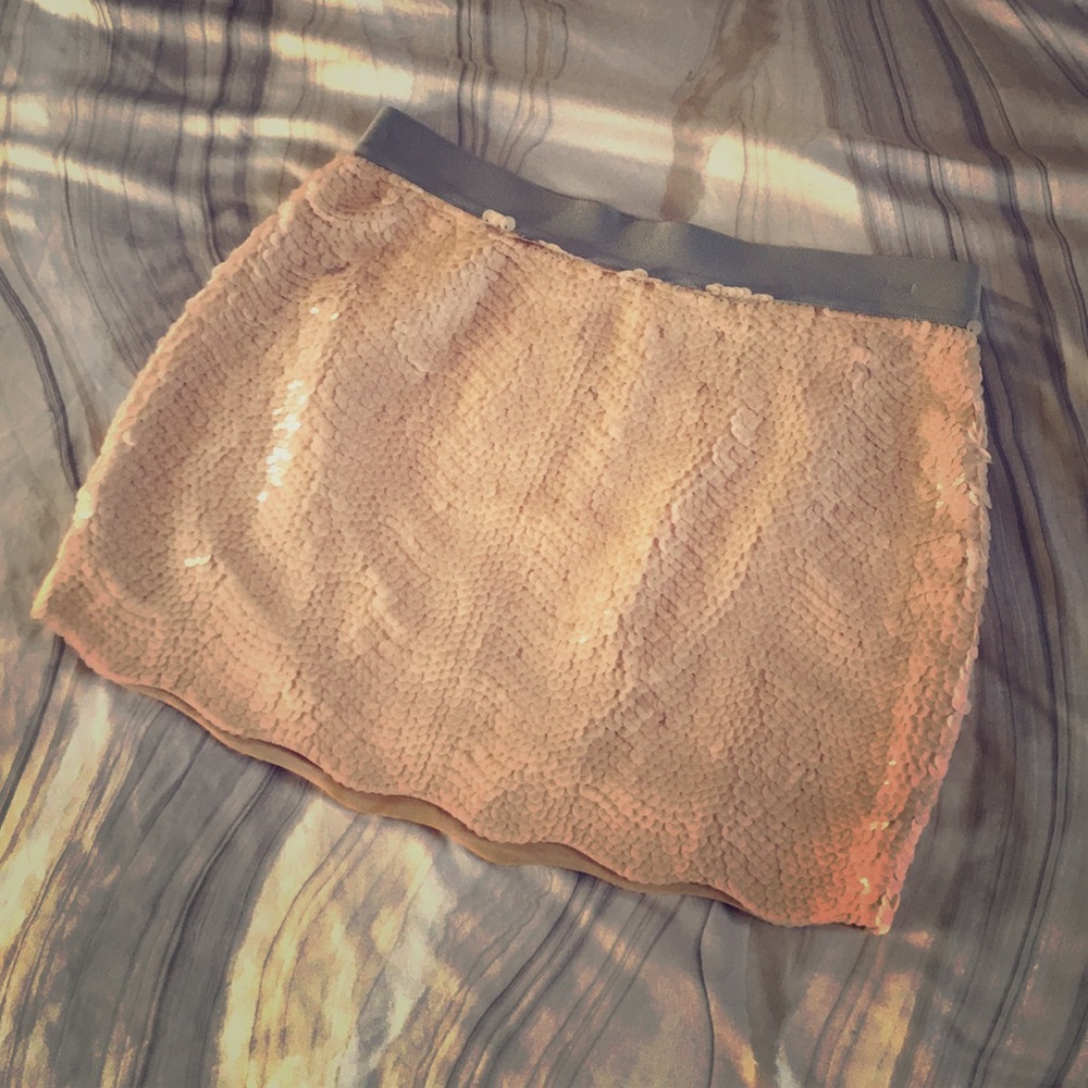 BCBG Micahela sequin soft pink mini skirt with elastic waist and back zip S/4